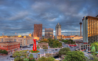 City skyline clouds red sculpture - austin english free wallpaper