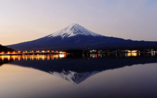 Mountain reflection city lights dusk - free winter wallpaper