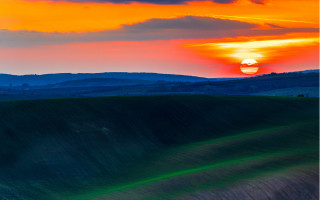 Sunset hilly landscape horse mountains - a distant mountain range in the distance free wallpaper
