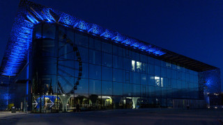 Large building ferriswheel blue lights - a ferris wheel free wallpaper