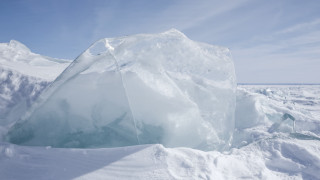 Large iceberg snowy sunny blue - a large iceberg free wallpaper