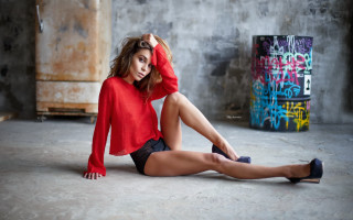 Woman sitting red shirt black - the floor free wallpaper