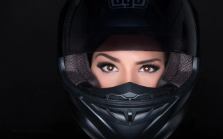 Woman helmet wideeyes photorealistic portrait - her eye wide open free wallpaper