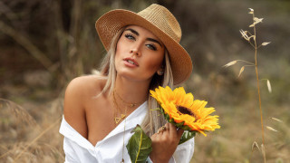 Woman hat sunflower field bouquet - a bush in the background free wallpaper