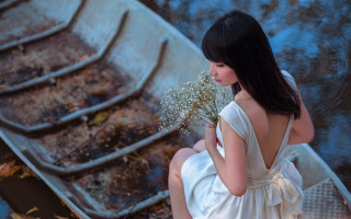 Girl white dress boat flower - bian jingzhao free wallpaper