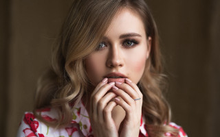 Woman longhair flowershirt posing portrait - free portrait wallpaper for desktop