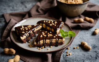 Cake nuts plate food bokeh - nuts free wallpaper