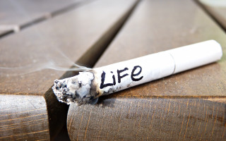 Cigarette life wooden table lighter - daarken free wallpaper