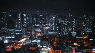 City lights night cyberpunk skyline - free city wallpaper