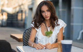 Woman sitting drink laptop bokeh - portrait photography free wallpaper