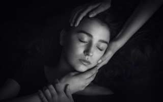 Woman massage blackandwhite portrait closeeyes - artur tarnowski free wallpaper