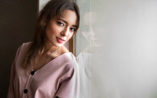 Woman window necklace portrait jewelry - carol bove free wallpaper