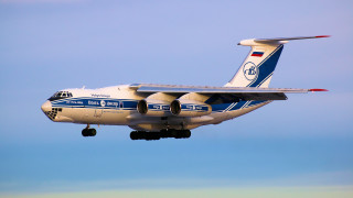 Large jetliner landing gear tiltshift - a nose free wallpaper