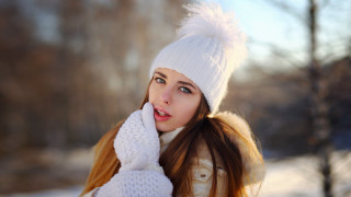 Woman white hat gloves snow - winter free wallpaper