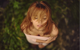 Red haired woman phone blurry - her phone free wallpaper