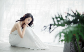 Woman white dress sitting plant 3 - a white curtain free wallpaper