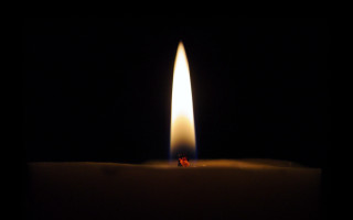 Candle light dark space long - side in the dark free wallpaper