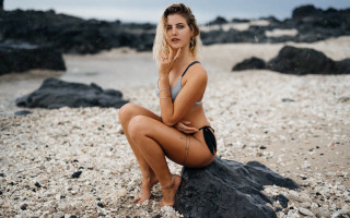 Woman beach bikini rock sitting - beach free wallpaper