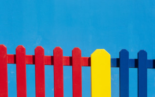Red yellow blue fence bird - ellsworth kelly free wallpaper