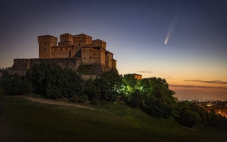 Castle hill night sky magic - photography free wallpaper