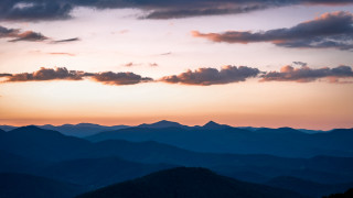 Mountain range sunset clouds plane - a view of a mountain range free wallpaper