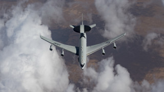 Ei q jet cloudy sky - a large jet free wallpaper