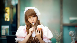 Girl cosplay pink flower cupcake - a cupcake free wallpaper