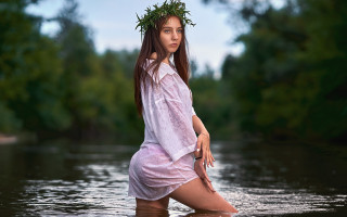 Woman white dress water crown - river free wallpaper for desktop
