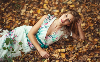 Woman leaves smiling kimono autumn - anka zhuravleva free wallpaper