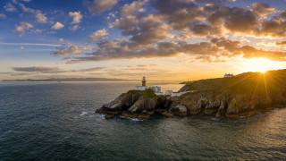 Lighthouse island ocean sunset cloudy - a small island in the middle of the ocean free wallpaper