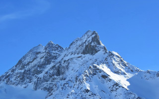 Mountain snow peak blue sky 6 - a blue sky above free wallpaper