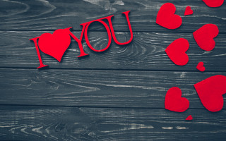 Red love heart wood romantic - a wooden surface free wallpaper