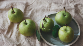 Green apples white plate stilllife - a table cloth free wallpaper