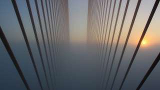 Foggy sunrise golden gate bridge - volumetric fog free wallpaper