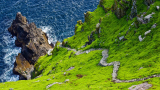 Rocky cliff path ocean green - war free wallpaper for desktop