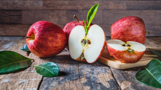 Wooden cutting board three red - a wooden cutting board free wallpaper