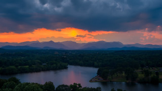 Sunset lake mountains clouds cityscape - a sunset over a lake free wallpaper for desktop