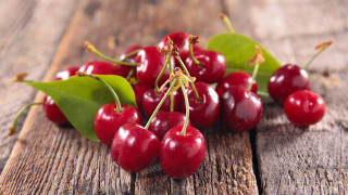 Cherry leaves wooden table food - a bunch of cherries free wallpaper