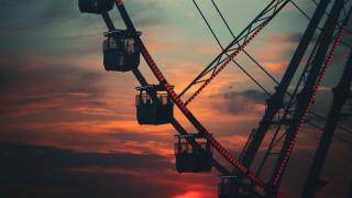 Ferriswheel redlight sunset clouds cityscape - a ferris wheel free wallpaper