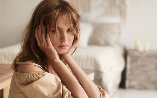 Romantic portrait fashion photography bare - a portrait free wallpaper