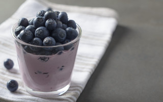 Blueberries glass napkin table professional - a table top free wallpaper