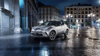 Silver toyota wet street night - viennese actionism free wallpaper