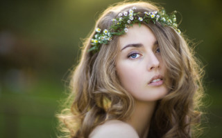 Blonde woman flower crown wind - a flower crown free wallpaper
