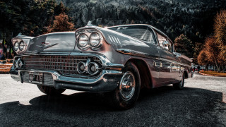 Classic car parking lot mountains - a classic car free wallpaper