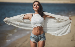 Beach woman white shawl elina - slim free wallpaper