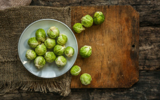 Brussel sprouts bowl wooden table - a cutting board free wallpaper