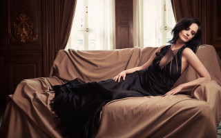 Ayami kojima black dress couch - a brown blanket free wallpaper