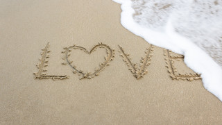Heart love beach sand ocean - the word love free wallpaper