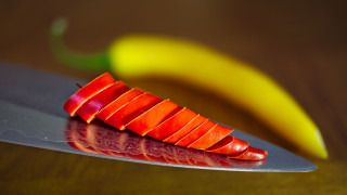 Red vegetable banana knife 3D - cutting free wallpaper