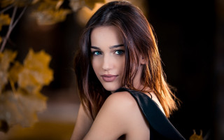 Elina karimova black dress yellow 2 - a black dress free wallpaper